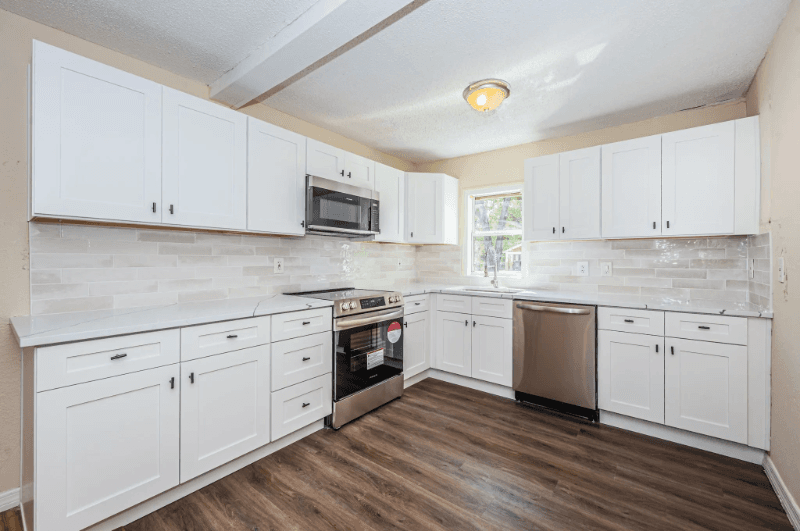 Tampa Single Room: 1104 E Genesee St