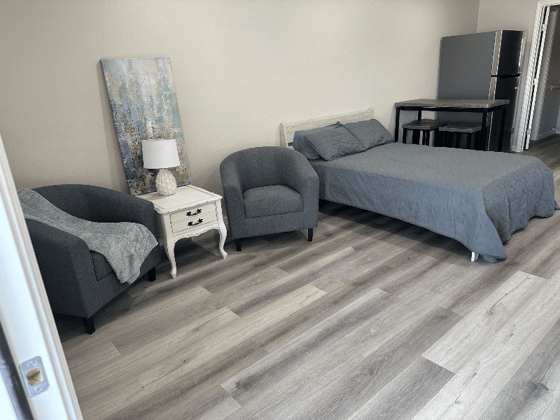Kountze Apartment: 135 W Monroe St