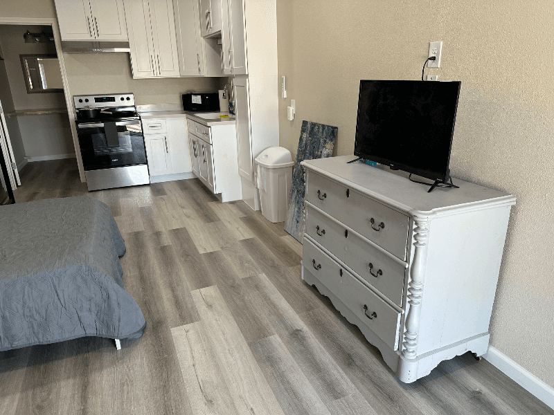 Kountze Apartment: 135 W Monroe St