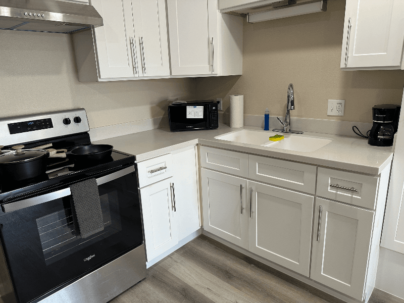 Kountze Apartment: 135 W Monroe St