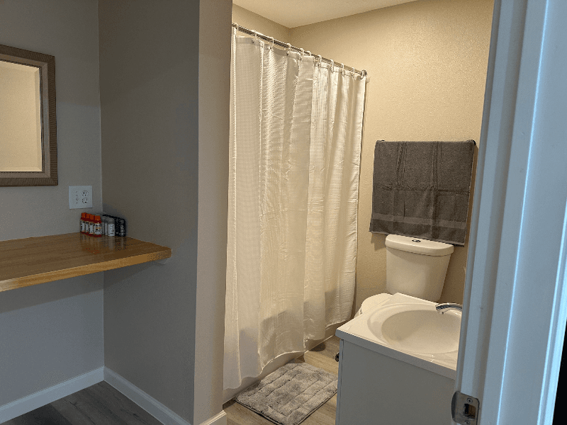 Kountze Apartment: 135 W Monroe St
