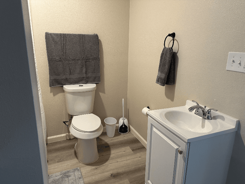 Kountze Apartment: 135 W Monroe St