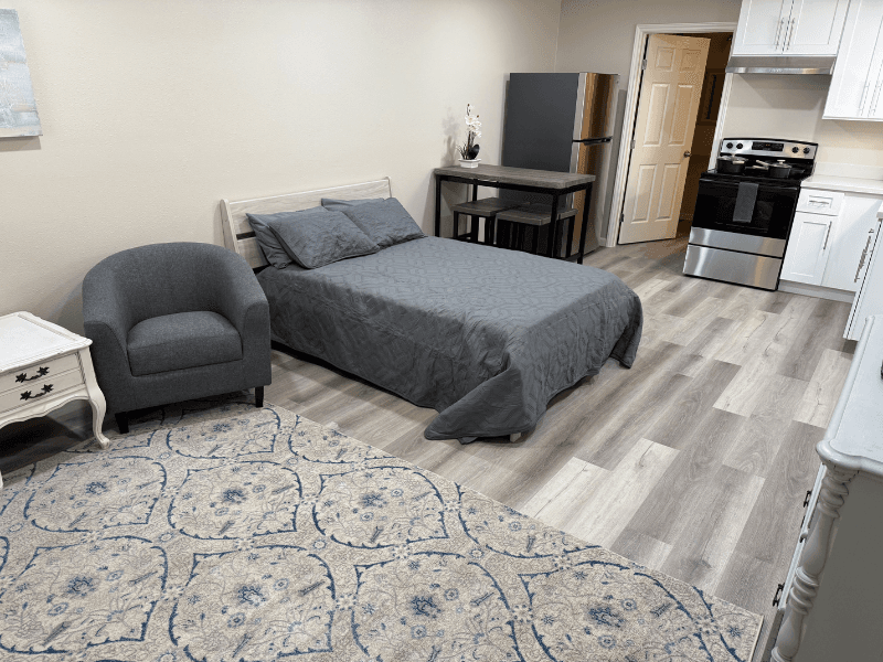 Kountze Apartment: 135 W Monroe St