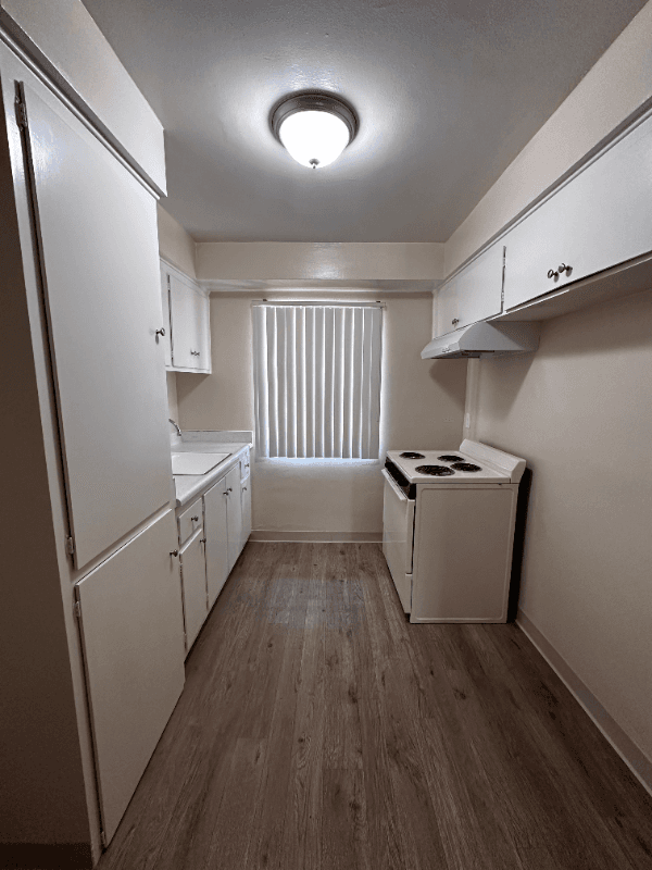 La Habra Apartment: 1001 E. Stearns Ave