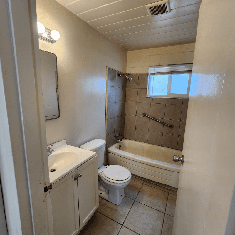Fresno Apartment: 3 E San Joaquin St