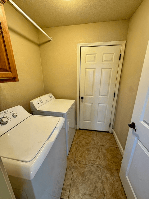 Bentonville House: 2701 SW Ledbury Cove