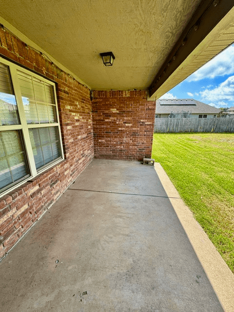 Bentonville House: 2701 SW Ledbury Cove