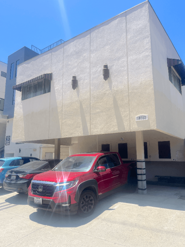 Los Angeles Apartment: 10753 Palms Blvd