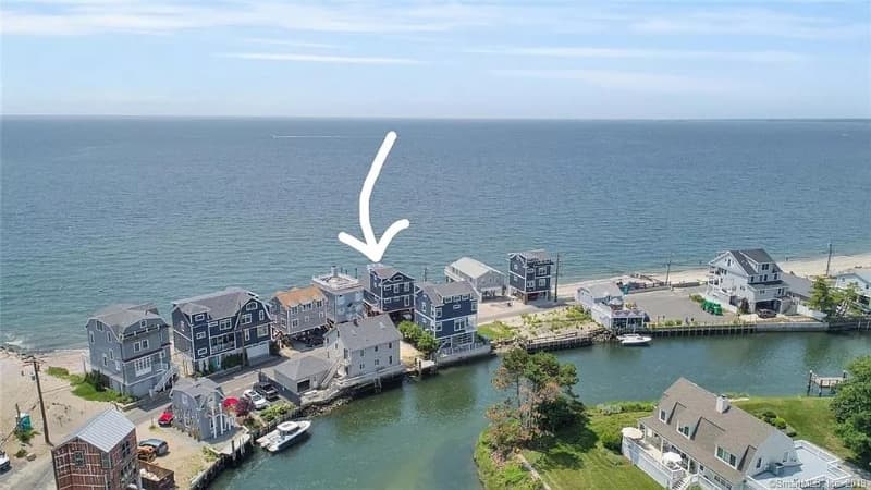Fairfield House: 2155 Fairfield Beach Rd