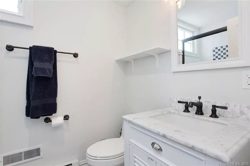 Fairfield House: 2155 Fairfield Beach Rd