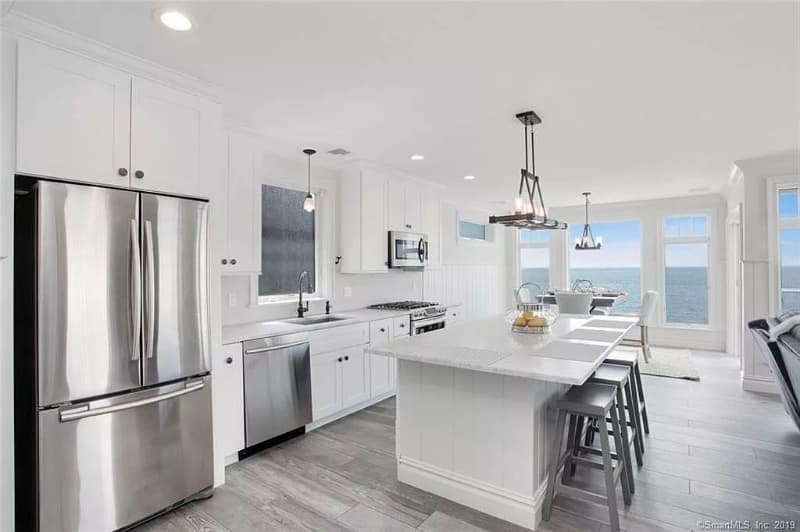 Fairfield House: 2155 Fairfield Beach Rd