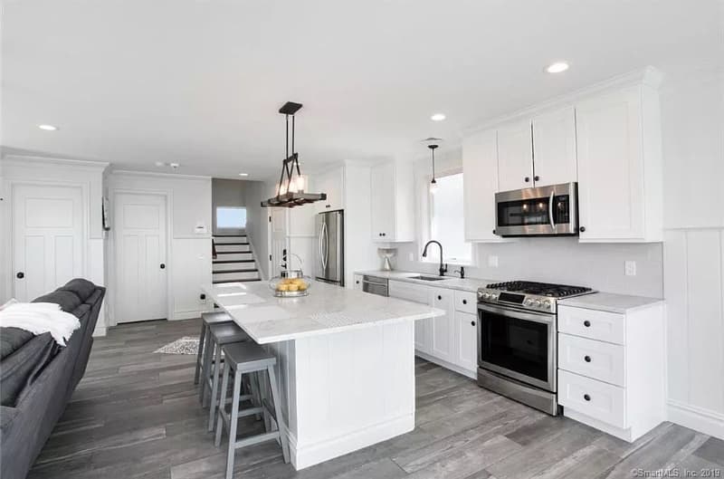 Fairfield House: 2155 Fairfield Beach Rd