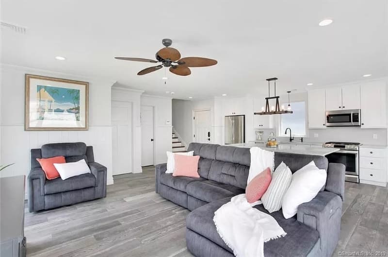 Fairfield House: 2155 Fairfield Beach Rd