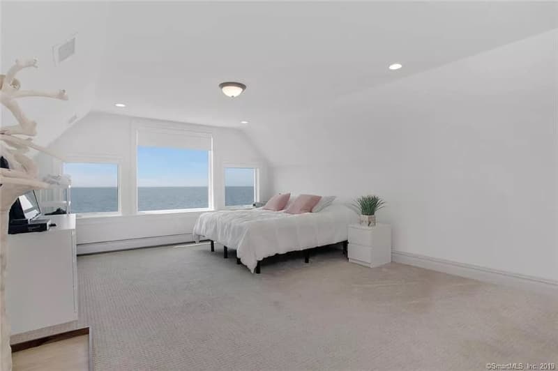 Fairfield House: 2155 Fairfield Beach Rd
