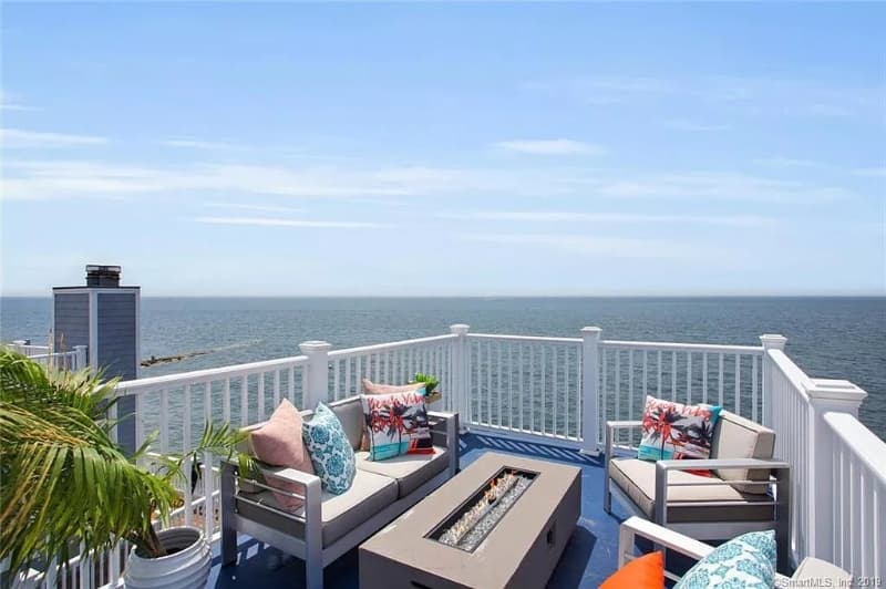 Fairfield House: 2155 Fairfield Beach Rd