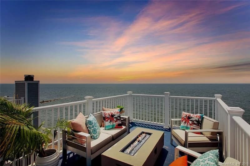 Fairfield House: 2155 Fairfield Beach Rd