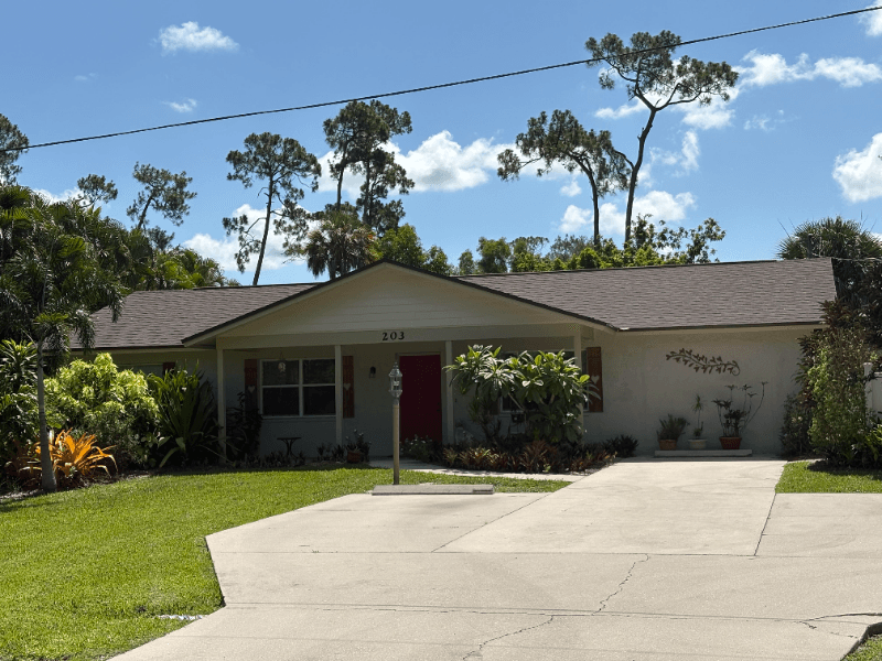 Naples House: 203 Esther Street