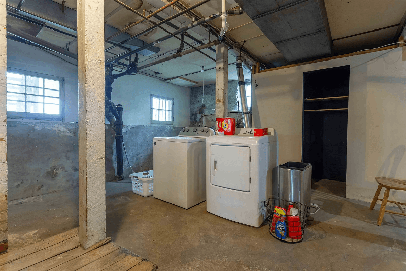 Dubuque Single Room: 1215 Mount Pleasant St