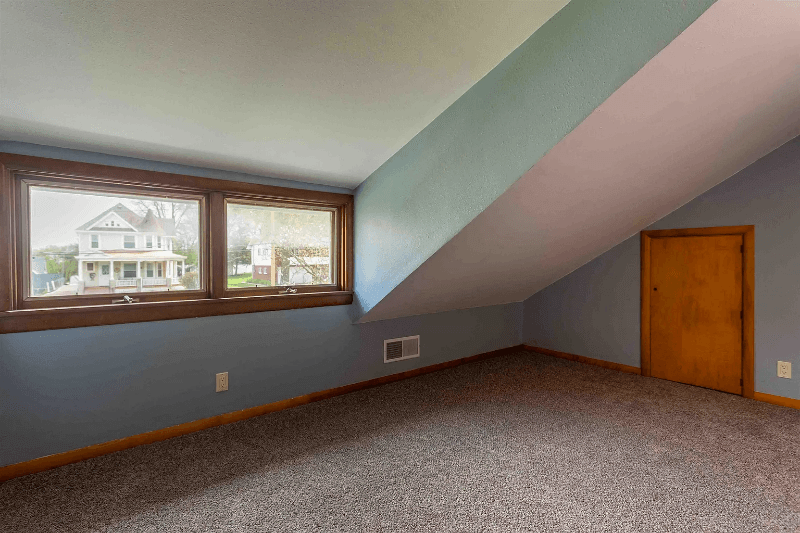 Dubuque Single Room: 1215 Mount Pleasant St