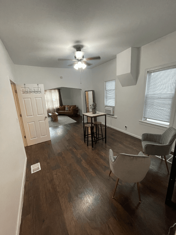 Chicago Apartment: 1931 S Peoria St