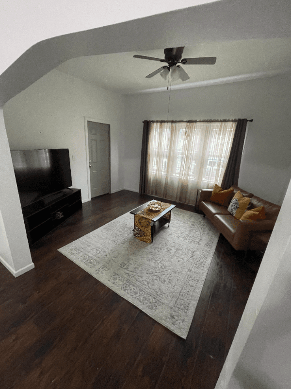 Chicago Apartment: 1931 S Peoria St