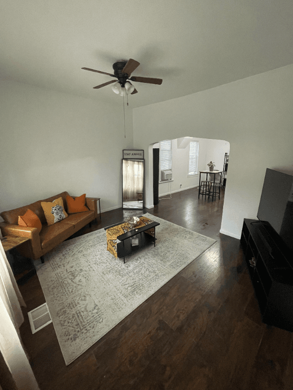 Chicago Apartment: 1931 S Peoria St