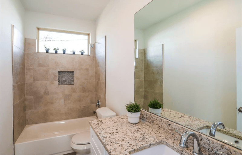 Houston House: 6409 Carver Road