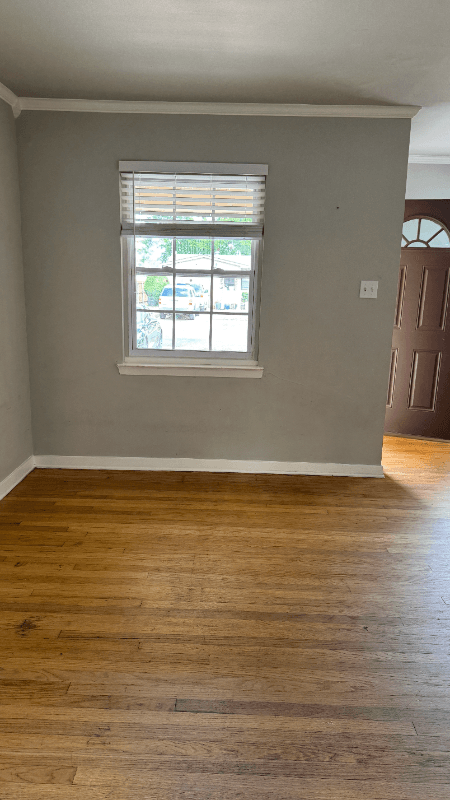 Dallas House: 10932 Dunaway Dr