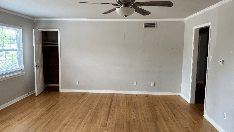 Dallas House: 10932 Dunaway Dr