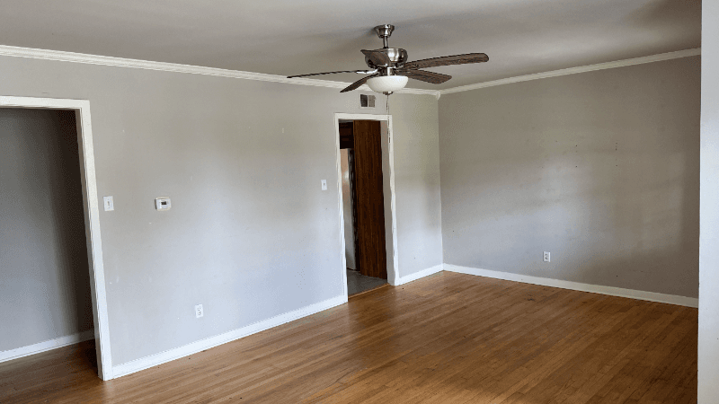 Dallas House: 10932 Dunaway Dr