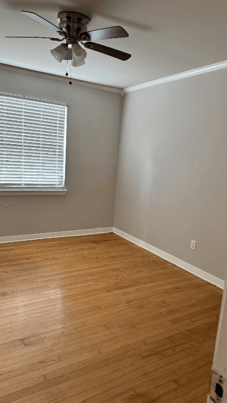 Dallas House: 10932 Dunaway Dr