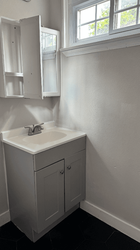 Dallas House: 10932 Dunaway Dr