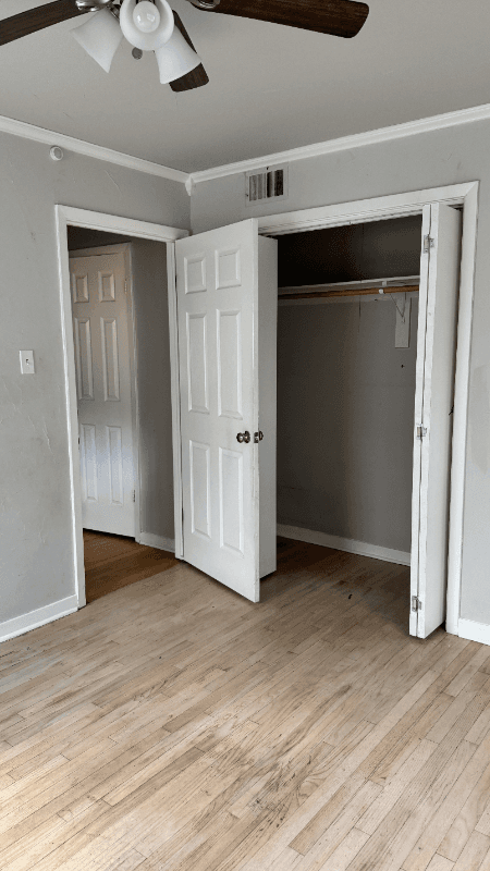 Dallas House: 10932 Dunaway Dr