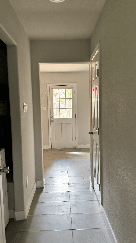 Dallas House: 10932 Dunaway Dr