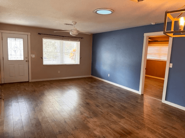 Deltona House: 1911 S Palomar Dr
