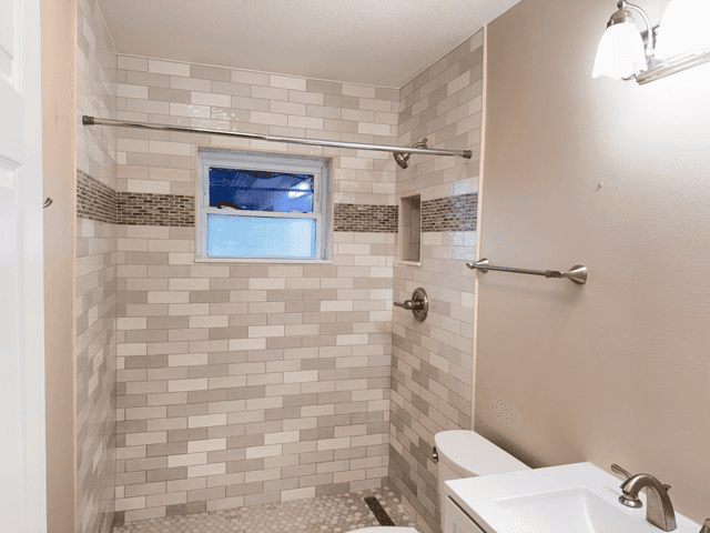 Deltona House: 1911 S Palomar Dr