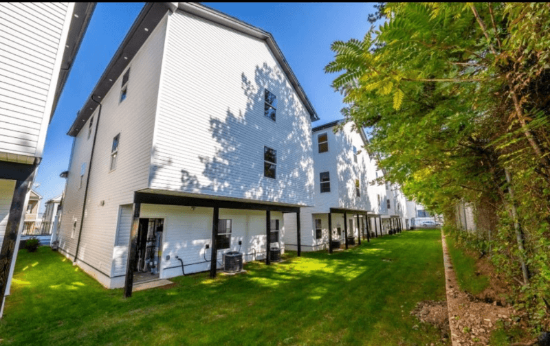 Elizabeth Condo: 716 Seaport Dr