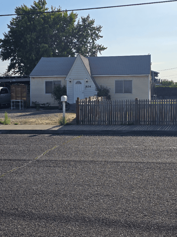 Pasco House: 804 North 24th Ave