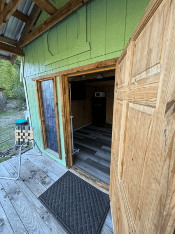 Trade House: 9824 HWY 421 South