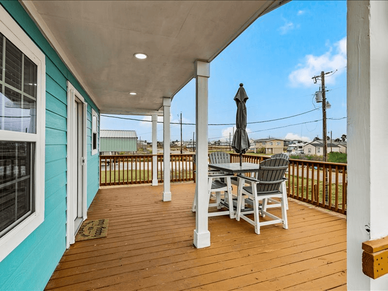 Bay City House: 252 Flamingo St