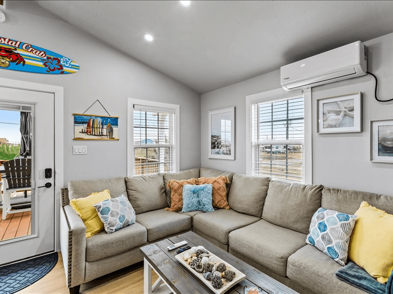 Bay City House: 252 Flamingo St
