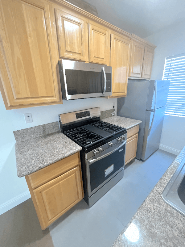 Los Angeles Apartment: 10753 Palms Blvd