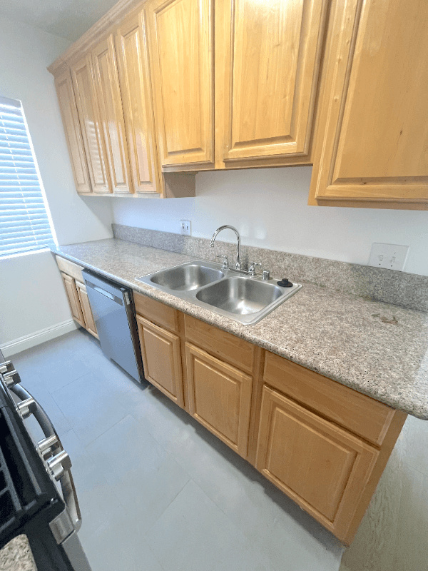 Los Angeles Apartment: 10753 Palms Blvd
