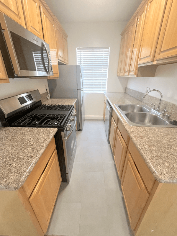 Los Angeles Apartment: 10753 Palms Blvd