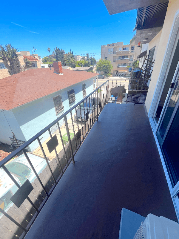Los Angeles Apartment: 10753 Palms Blvd