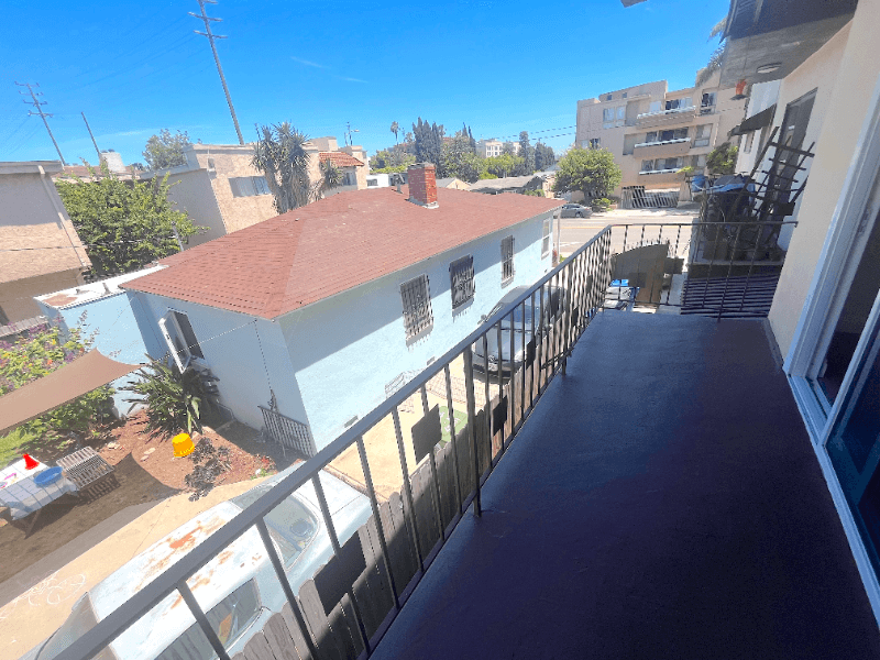 Los Angeles Apartment: 10753 Palms Blvd
