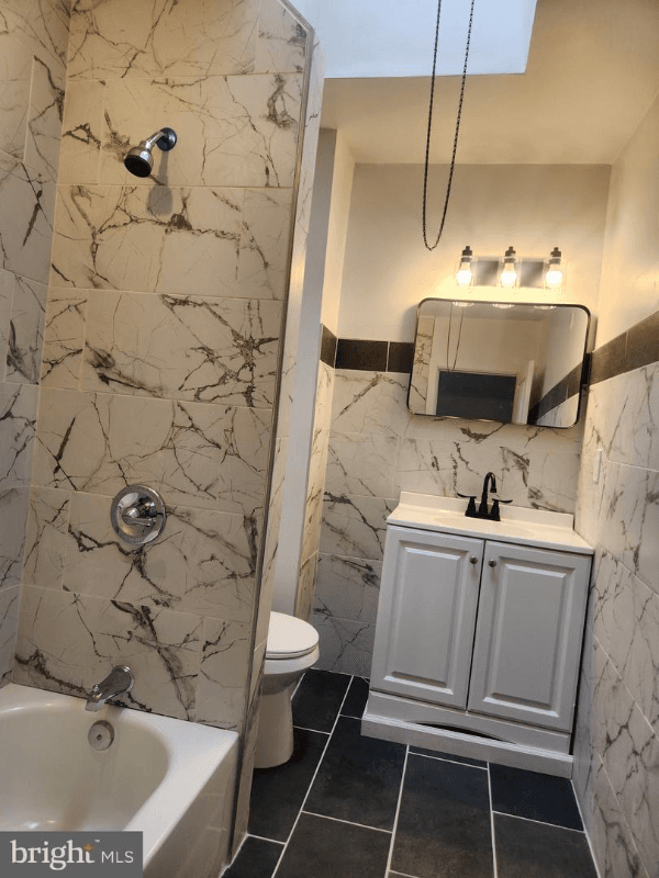 Philadelphia House: 1803 Bridge st
