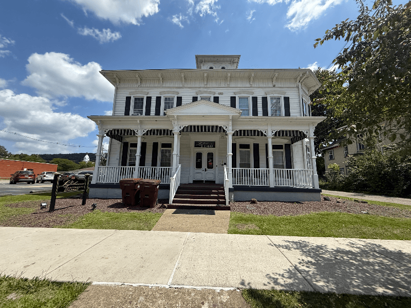 Franklin Apartment: 1140 Buffalo Street