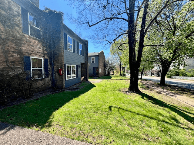 Fayetteville Townhome: 280 S Hill Ave