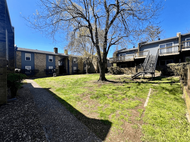 Fayetteville Townhome: 280 S Hill Ave